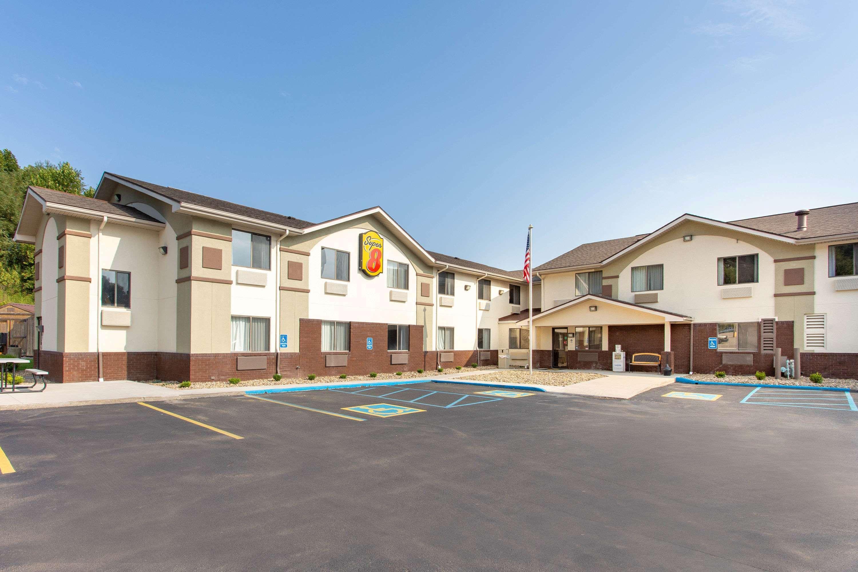 Super 8 By Wyndham Weston Wv Hotel Kültér fotó