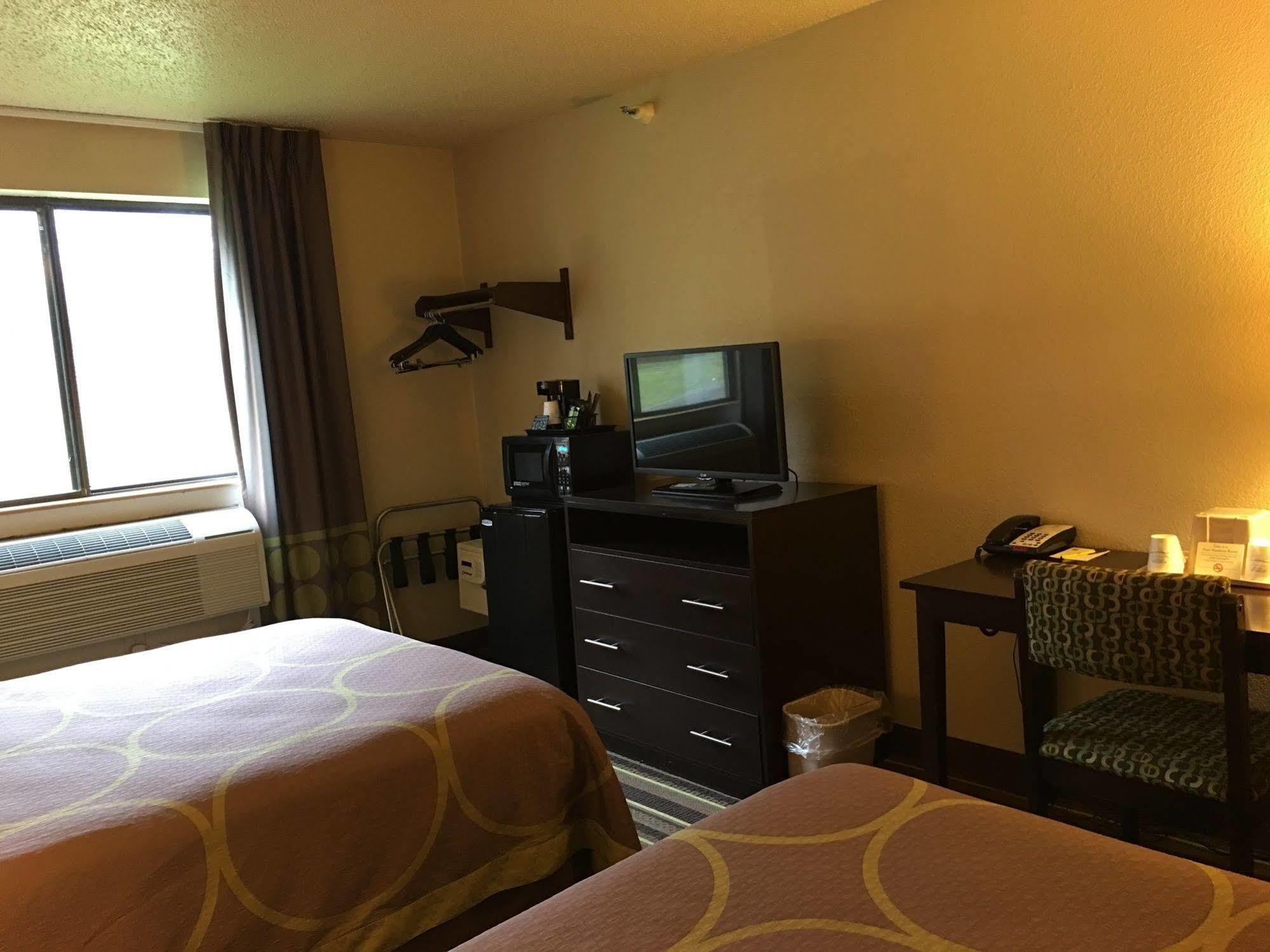 Super 8 By Wyndham Weston Wv Hotel Kültér fotó